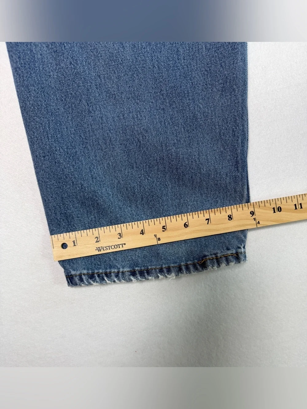 Levi's 550 Medium Wash Jeans, Actual Fit 36 X 31 READ DESCRIPTION